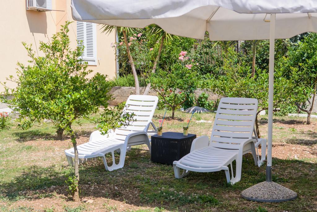 Apartments Grgic Trogir Exterior photo